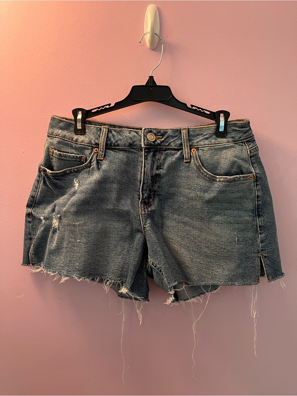 Altar'd State Raw Hem Distressed Denim Shorts - Dark Blue